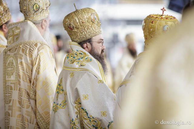 (Foto) Binecuvântare arhierească la sărbătoarea Sfintei Cuvioase Parascheva – Soborul ierarhilor, 2025