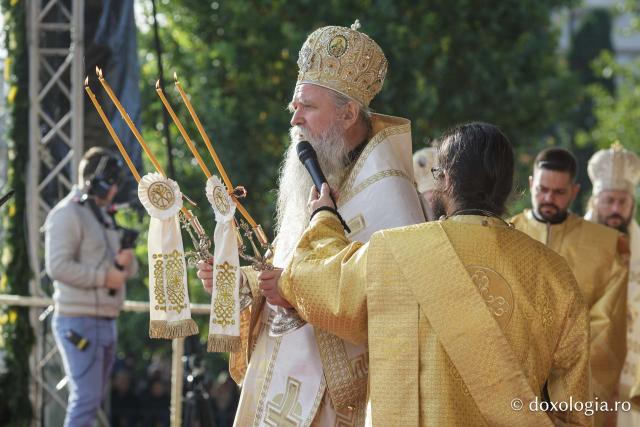 (Foto) Binecuvântare arhierească la sărbătoarea Sfintei Cuvioase Parascheva – Soborul ierarhilor, 2025