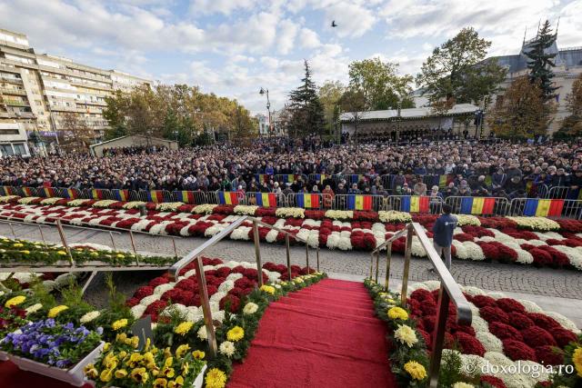 (Foto) Bucuria credinței la Iași – Sfânta Liturghie în cinstea Sfintei Parascheva și a Sfântului Grigorie Palama, 2025