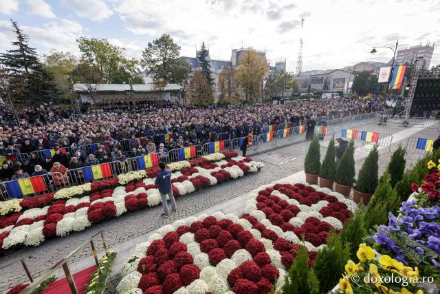 (Foto) Bucuria credinței la Iași – Sfânta Liturghie în cinstea Sfintei Parascheva și a Sfântului Grigorie Palama, 2025