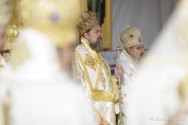 (Foto) Binecuvântare arhierească la sărbătoarea Sfintei Cuvioase Parascheva – Soborul ierarhilor, 2025