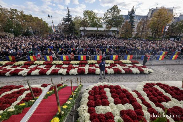 (Foto) Bucuria credinței la Iași – Sfânta Liturghie în cinstea Sfintei Parascheva și a Sfântului Grigorie Palama, 2025
