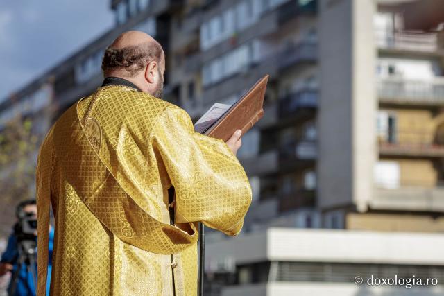 (Foto) Binecuvântare arhierească la sărbătoarea Sfintei Cuvioase Parascheva – Soborul ierarhilor, 2025
