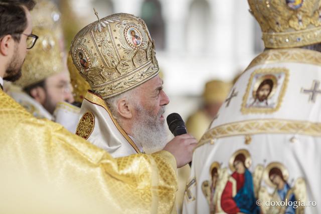 (Foto) Binecuvântare arhierească la sărbătoarea Sfintei Cuvioase Parascheva – Soborul ierarhilor, 2025