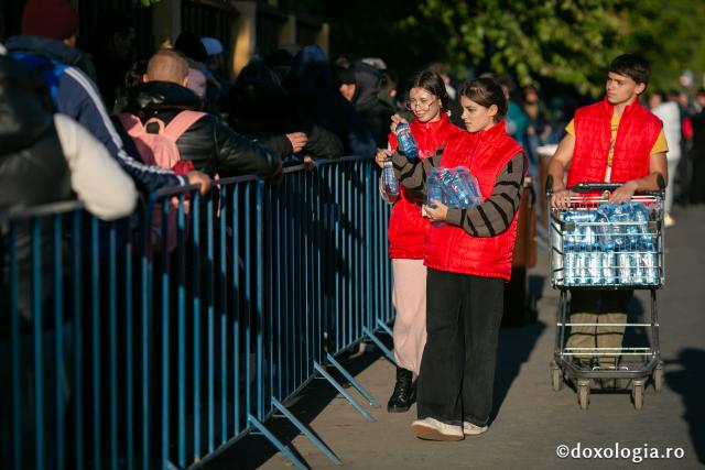 (Foto) Voluntarii Sfintei Parascheva – mâini care slujesc, inimi care veghează