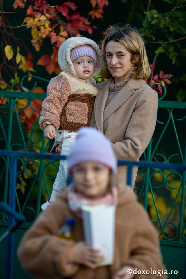 (Foto) Primii pași în taina rugăciunii – copii la hramul Sfintei Parascheva