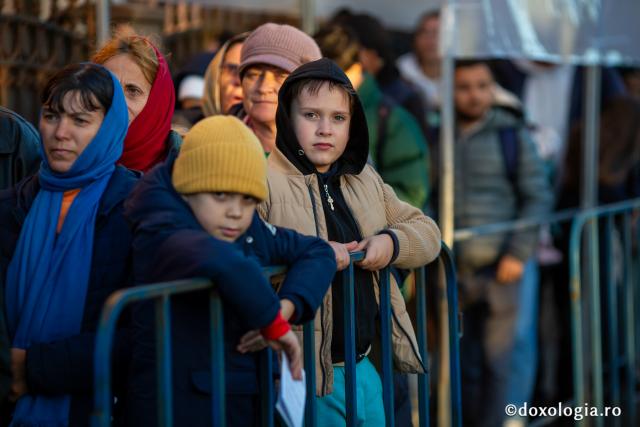 (Foto) Primii pași în taina rugăciunii – copii la hramul Sfintei Parascheva