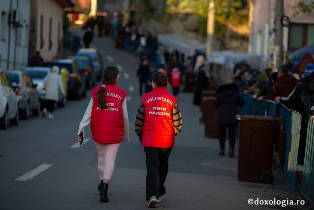 (Foto) Voluntarii Sfintei Parascheva – mâini care slujesc, inimi care veghează