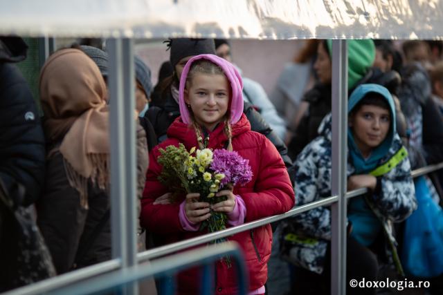 (Foto) Primii pași în taina rugăciunii – copii la hramul Sfintei Parascheva