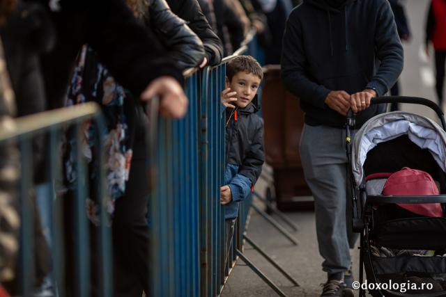 (Foto) Primii pași în taina rugăciunii – copii la hramul Sfintei Parascheva