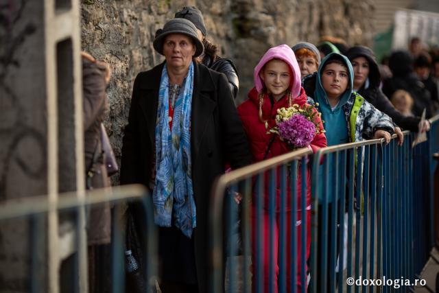 (Foto) Primii pași în taina rugăciunii – copii la hramul Sfintei Parascheva