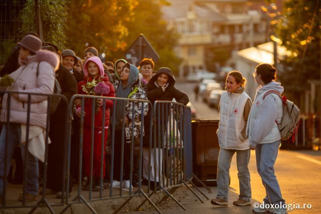 (Foto) Voluntarii Sfintei Parascheva – mâini care slujesc, inimi care veghează