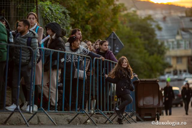 (Foto) Primii pași în taina rugăciunii – copii la hramul Sfintei Parascheva