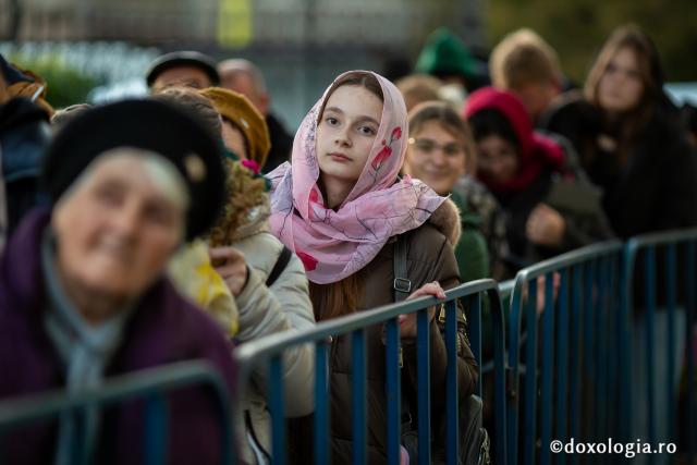 (Foto) Primii pași în taina rugăciunii – copii la hramul Sfintei Parascheva