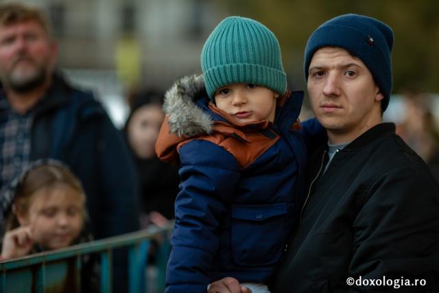 (Foto) Primii pași în taina rugăciunii – copii la hramul Sfintei Parascheva