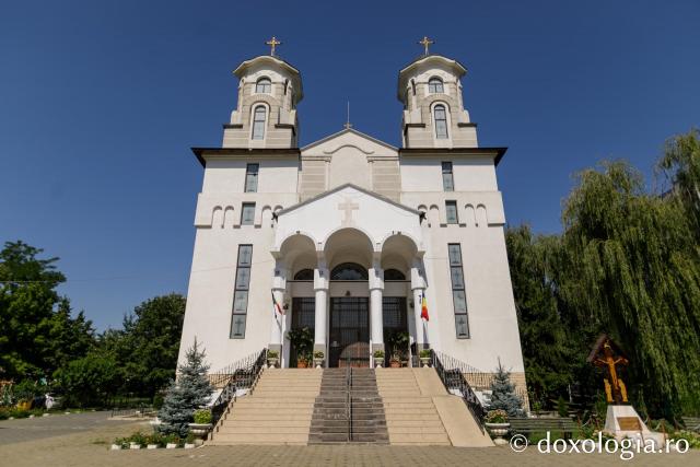Biserica „Sfânta Vineri și Sfântul Ierarh Alexandru” din Iași în așteptarea veșmântului de sfințire / Foto: pr. Silviu Cluci Biserica „Sfânta Vineri și Sfântul Ierarh Alexandru” din Iași