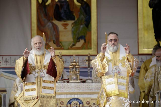 Bucuria credinței la Iași – Sfânta Liturghie în cinstea Sfintei Parascheva și a Sfântului Grigorie Palama, 2025 / Foto: Pr. Silviu Cluci Bucuria credinței la Iași – Sfânta Liturghie în cinstea Sfintei Parascheva și a Sfântului Grigorie Palama, 2025