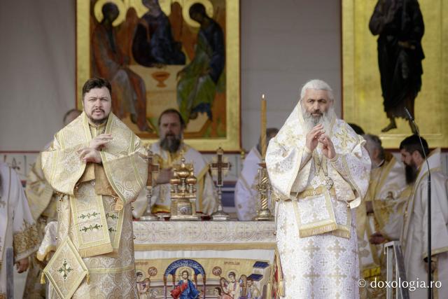 Bucuria credinței la Iași – Sfânta Liturghie în cinstea Sfintei Parascheva și a Sfântului Grigorie Palama, 2025 / Foto: Pr. Silviu Cluci Bucuria credinței la Iași – Sfânta Liturghie în cinstea Sfintei Parascheva și a Sfântului Grigorie Palama, 2025