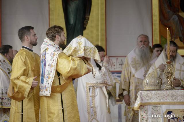 Bucuria credinței la Iași – Sfânta Liturghie în cinstea Sfintei Parascheva și a Sfântului Grigorie Palama, 2025 / Foto: Pr. Silviu Cluci Bucuria credinței la Iași – Sfânta Liturghie în cinstea Sfintei Parascheva și a Sfântului Grigorie Palama, 2025
