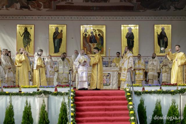 Bucuria credinței la Iași – Sfânta Liturghie în cinstea Sfintei Parascheva și a Sfântului Grigorie Palama, 2025 / Foto: Pr. Silviu Cluci Bucuria credinței la Iași – Sfânta Liturghie în cinstea Sfintei Parascheva și a Sfântului Grigorie Palama, 2025