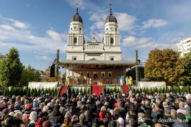 Bucuria credinței la Iași – Sfânta Liturghie în cinstea Sfintei Parascheva și a Sfântului Grigorie Palama, 2025 / Foto: Pr. Silviu Cluci Bucuria credinței la Iași – Sfânta Liturghie în cinstea Sfintei Parascheva și a Sfântului Grigorie Palama, 2025