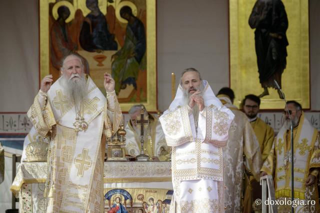 Bucuria credinței la Iași – Sfânta Liturghie în cinstea Sfintei Parascheva și a Sfântului Grigorie Palama, 2025 / Foto: Pr. Silviu Cluci Bucuria credinței la Iași – Sfânta Liturghie în cinstea Sfintei Parascheva și a Sfântului Grigorie Palama, 2025