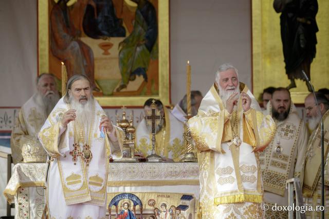 Bucuria credinței la Iași – Sfânta Liturghie în cinstea Sfintei Parascheva și a Sfântului Grigorie Palama, 2025 / Foto: Pr. Silviu Cluci Bucuria credinței la Iași – Sfânta Liturghie în cinstea Sfintei Parascheva și a Sfântului Grigorie Palama, 2025