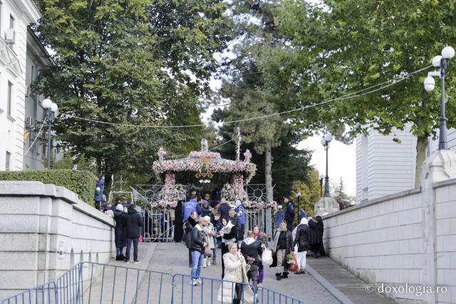 Soare, rugăciune și așteptare: jurnal de pelerin la Sfânta Cuvioasă Parascheva – Ziua a V-a