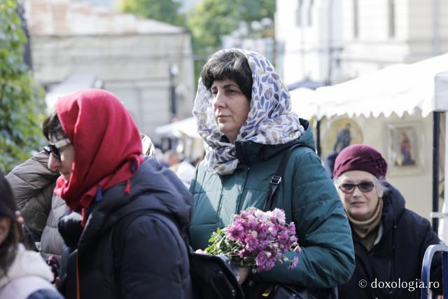 Soare, rugăciune și așteptare: jurnal de pelerin la Sfânta Cuvioasă Parascheva – Ziua a V-a