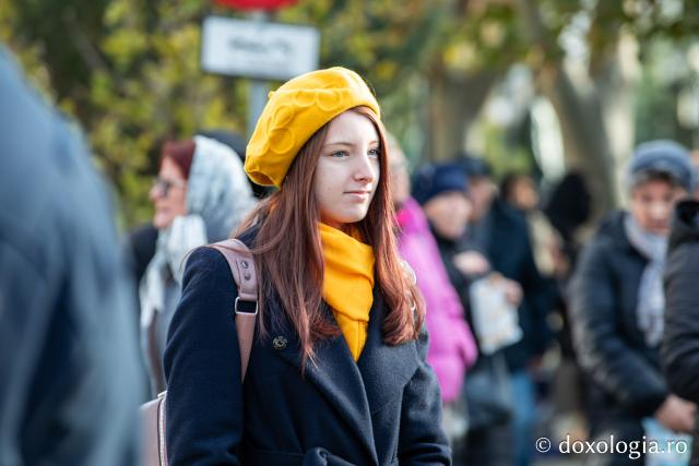 Rugăciune care curăță, lumină care unește – pelerini, alături de Sfânta Parascheva și de Sfântul Grigorie Palama / Foto: Oana Nechifor (Foto) Rugăciune care curăță, lumină care unește – pelerini, alături de Sfânta Parascheva și de Sfântul Grigorie Palama