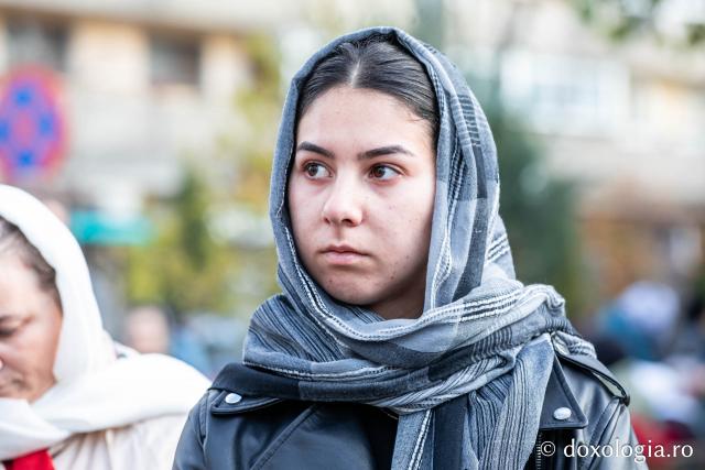 Rugăciune care curăță, lumină care unește – pelerini, alături de Sfânta Parascheva și de Sfântul Grigorie Palama / Foto: Oana Nechifor (Foto) Rugăciune care curăță, lumină care unește – pelerini, alături de Sfânta Parascheva și de Sfântul Grigorie Palama
