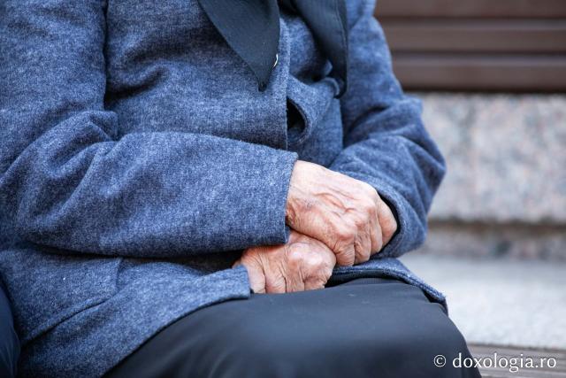 Rugăciune care curăță, lumină care unește – pelerini, alături de Sfânta Parascheva și de Sfântul Grigorie Palama / Foto: Oana Nechifor Rugăciune care curăță, lumină care unește – pelerini, alături de Sfânta Parascheva și de Sfântul Grigorie Palama / Foto: Oana Nechifor