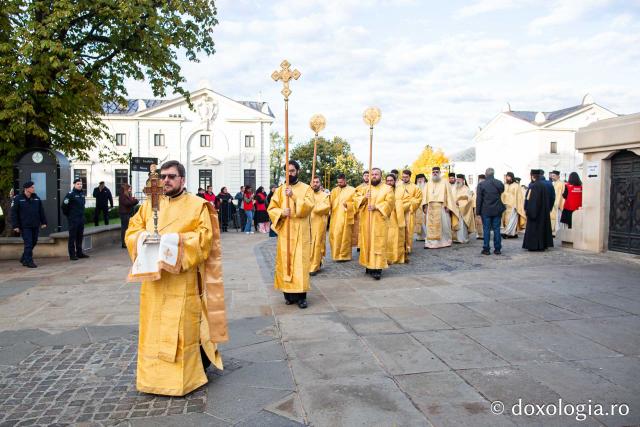 Binecuvântare arhierească la sărbătoarea Sfintei Cuvioase Parascheva – Soborul ierarhilor, 2025 / Foto: Claudiu Pântea Binecuvântare arhierească la sărbătoarea Sfintei Cuvioase Parascheva – Soborul ierarhilor, 2025