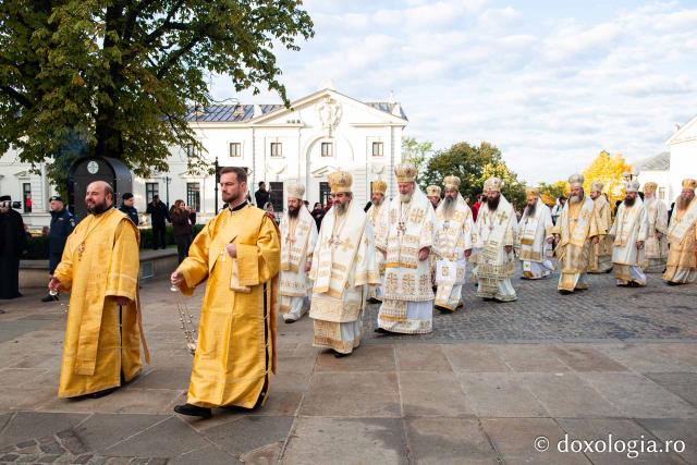 Binecuvântare arhierească la sărbătoarea Sfintei Cuvioase Parascheva – Soborul ierarhilor, 2025 / Foto: Claudiu Pântea Binecuvântare arhierească la sărbătoarea Sfintei Cuvioase Parascheva – Soborul ierarhilor, 2025