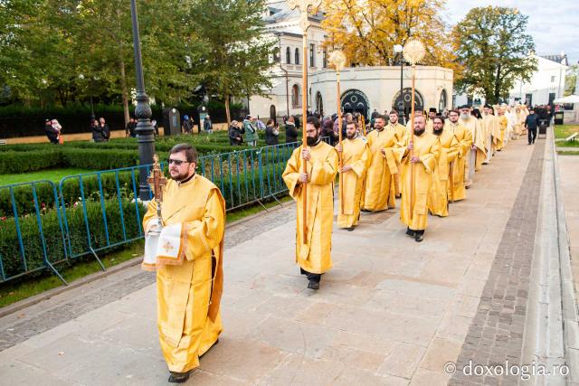 Binecuvântare arhierească la sărbătoarea Sfintei Cuvioase Parascheva – Soborul ierarhilor, 2025 / Foto: Claudiu Pântea Binecuvântare arhierească la sărbătoarea Sfintei Cuvioase Parascheva – Soborul ierarhilor, 2025
