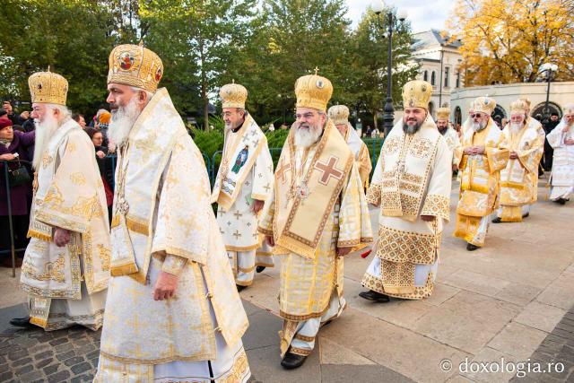 Binecuvântare arhierească la sărbătoarea Sfintei Cuvioase Parascheva – Soborul ierarhilor, 2025