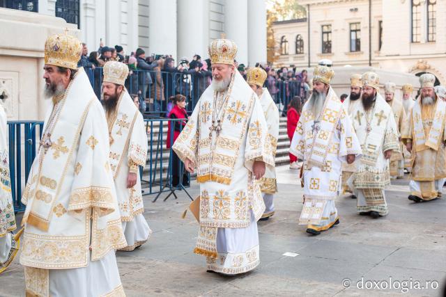 Binecuvântare arhierească la sărbătoarea Sfintei Cuvioase Parascheva – Soborul ierarhilor, 2025 / Foto: Claudiu Pântea Binecuvântare arhierească la sărbătoarea Sfintei Cuvioase Parascheva – Soborul ierarhilor, 2025