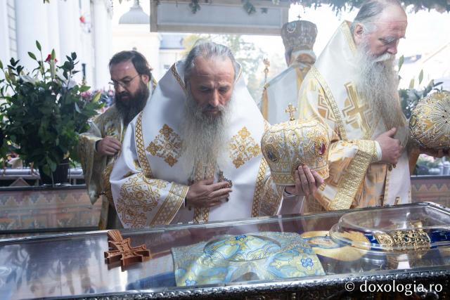 Binecuvântare arhierească la sărbătoarea Sfintei Cuvioase Parascheva – Soborul ierarhilor, 2025 / Foto: Oana Nechifor (Foto) Binecuvântare arhierească la sărbătoarea Sfintei Cuvioase Parascheva – Soborul ierarhilor, 2025