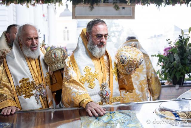 Binecuvântare arhierească la sărbătoarea Sfintei Cuvioase Parascheva – Soborul ierarhilor, 2025 / Foto: Oana Nechifor (Foto) Binecuvântare arhierească la sărbătoarea Sfintei Cuvioase Parascheva – Soborul ierarhilor, 2025