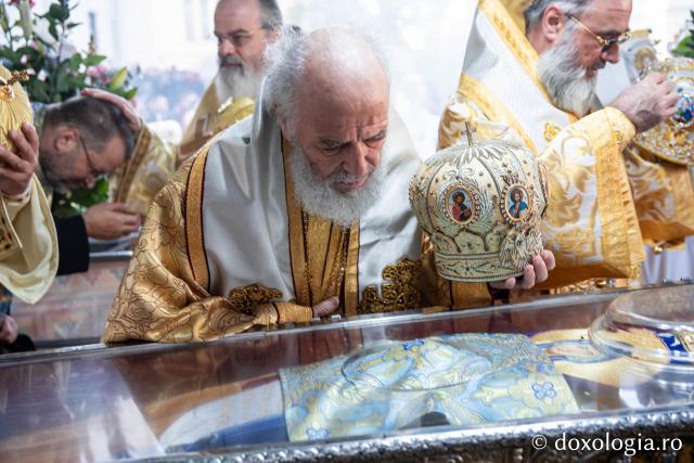 Binecuvântare arhierească la sărbătoarea Sfintei Cuvioase Parascheva – Soborul ierarhilor, 2025 / Foto: Oana Nechifor (Foto) Binecuvântare arhierească la sărbătoarea Sfintei Cuvioase Parascheva – Soborul ierarhilor, 2025
