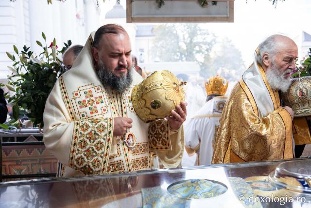 Binecuvântare arhierească la sărbătoarea Sfintei Cuvioase Parascheva – Soborul ierarhilor, 2025 / Foto: Oana Nechifor (Foto) Binecuvântare arhierească la sărbătoarea Sfintei Cuvioase Parascheva – Soborul ierarhilor, 2025