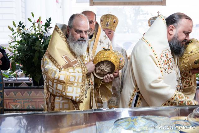 Binecuvântare arhierească la sărbătoarea Sfintei Cuvioase Parascheva – Soborul ierarhilor, 2025 / Foto: Oana Nechifor (Foto) Binecuvântare arhierească la sărbătoarea Sfintei Cuvioase Parascheva – Soborul ierarhilor, 2025