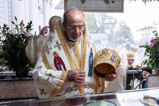 Binecuvântare arhierească la sărbătoarea Sfintei Cuvioase Parascheva – Soborul ierarhilor, 2025 / Foto: Oana Nechifor (Foto) Binecuvântare arhierească la sărbătoarea Sfintei Cuvioase Parascheva – Soborul ierarhilor, 2025