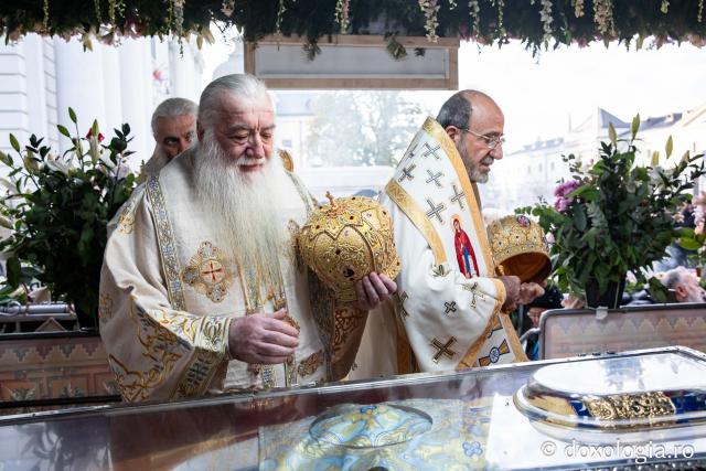 Binecuvântare arhierească la sărbătoarea Sfintei Cuvioase Parascheva – Soborul ierarhilor, 2025 / Foto: Oana Nechifor (Foto) Binecuvântare arhierească la sărbătoarea Sfintei Cuvioase Parascheva – Soborul ierarhilor, 2025