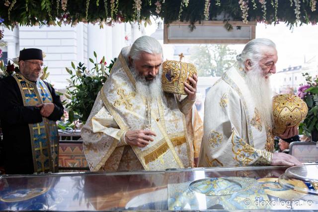 Binecuvântare arhierească la sărbătoarea Sfintei Cuvioase Parascheva – Soborul ierarhilor, 2025 / Foto: Oana Nechifor (Foto) Binecuvântare arhierească la sărbătoarea Sfintei Cuvioase Parascheva – Soborul ierarhilor, 2025