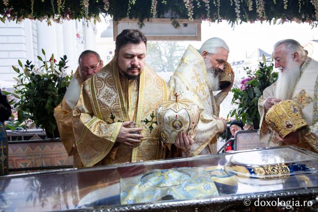 Binecuvântare arhierească la sărbătoarea Sfintei Cuvioase Parascheva – Soborul ierarhilor, 2025 / Foto: Oana Nechifor (Foto) Binecuvântare arhierească la sărbătoarea Sfintei Cuvioase Parascheva – Soborul ierarhilor, 2025