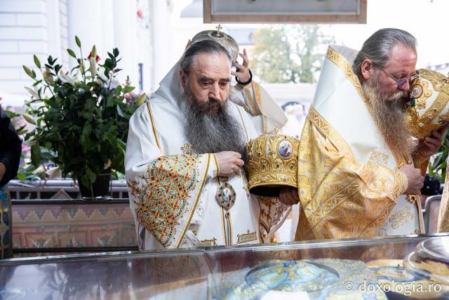 Binecuvântare arhierească la sărbătoarea Sfintei Cuvioase Parascheva – Soborul ierarhilor, 2025 / Foto: Oana Nechifor (Foto) Binecuvântare arhierească la sărbătoarea Sfintei Cuvioase Parascheva – Soborul ierarhilor, 2025