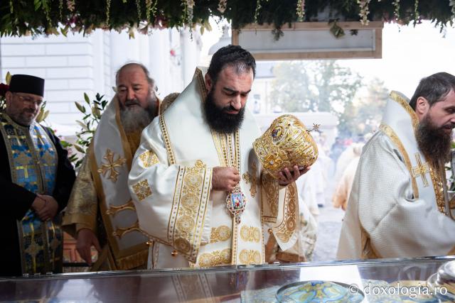 Binecuvântare arhierească la sărbătoarea Sfintei Cuvioase Parascheva – Soborul ierarhilor, 2025 / Foto: Oana Nechifor (Foto) Binecuvântare arhierească la sărbătoarea Sfintei Cuvioase Parascheva – Soborul ierarhilor, 2025