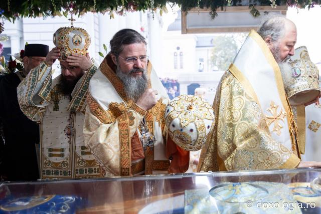 Binecuvântare arhierească la sărbătoarea Sfintei Cuvioase Parascheva – Soborul ierarhilor, 2025 / Foto: Oana Nechifor (Foto) Binecuvântare arhierească la sărbătoarea Sfintei Cuvioase Parascheva – Soborul ierarhilor, 2025