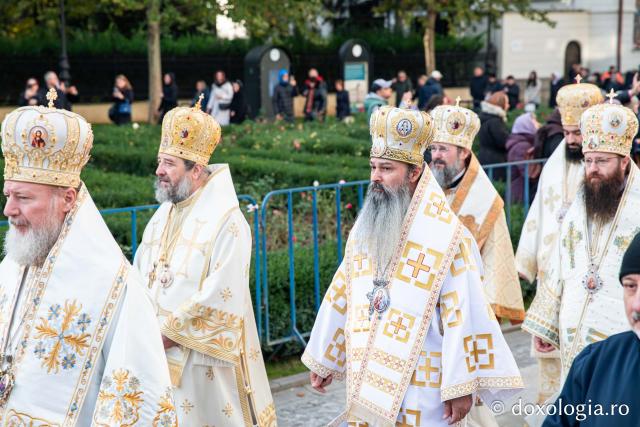 Binecuvântare arhierească la sărbătoarea Sfintei Cuvioase Parascheva – Soborul ierarhilor, 2025 / Foto: Oana Nechifor (Foto) Binecuvântare arhierească la sărbătoarea Sfintei Cuvioase Parascheva – Soborul ierarhilor, 2025